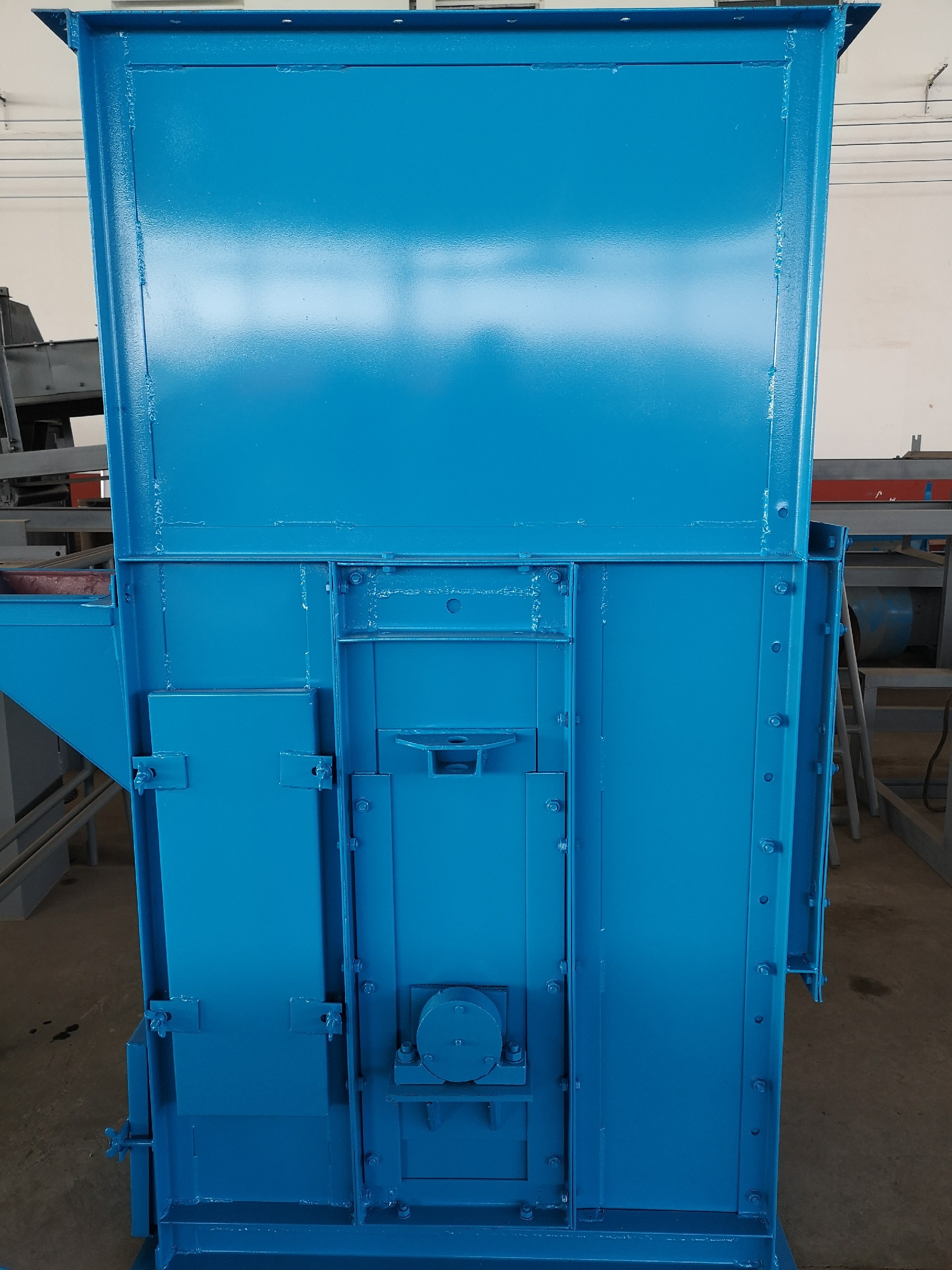 藍色灰色款環(huán)鏈斗式提升機展示圖