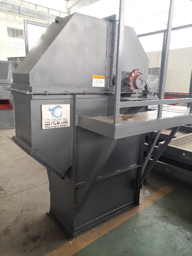 環(huán)鏈斗式提升機實拍圖