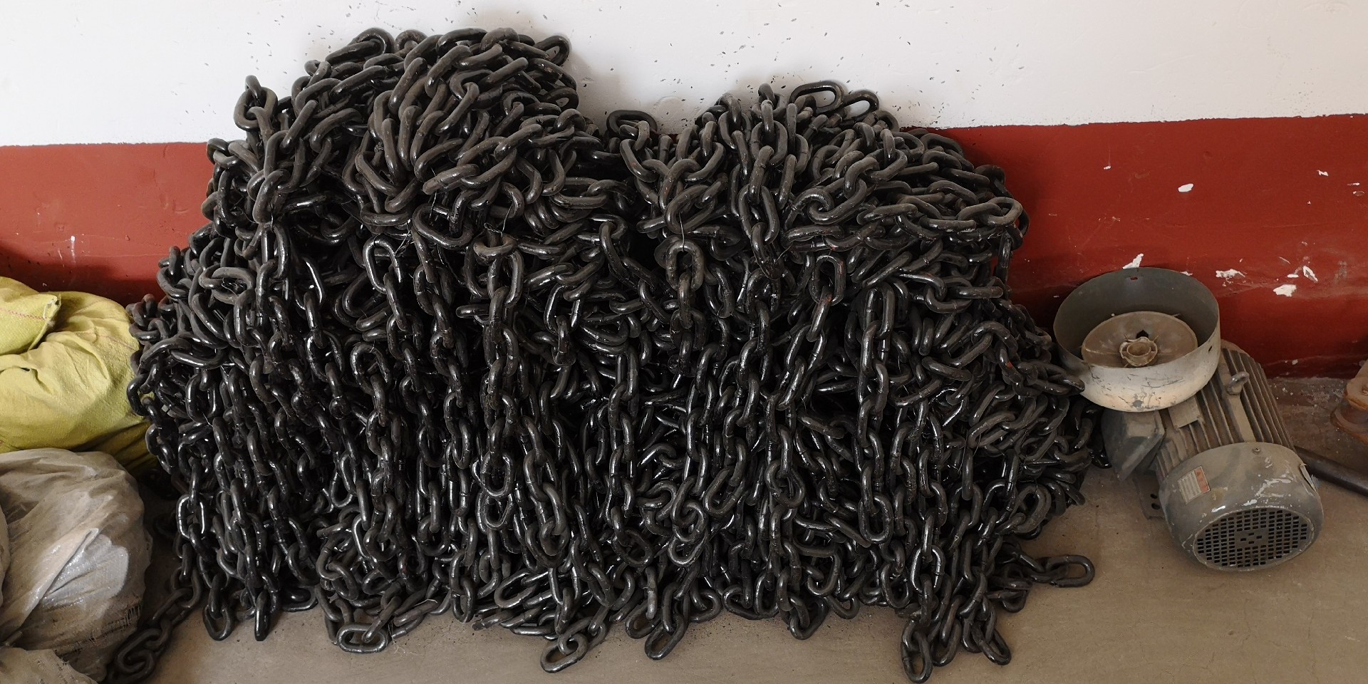 環(huán)鏈斗式提升機鏈條展示